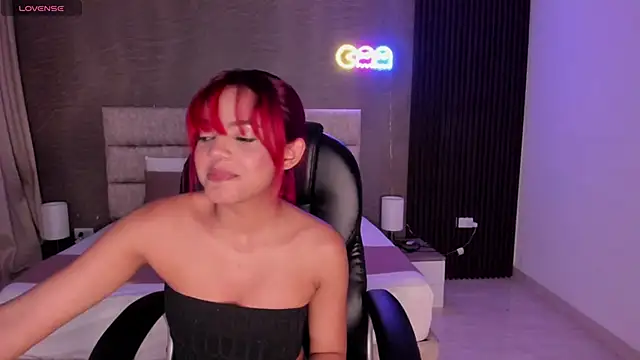 Snapshot of Cristal__adams chatting on 09/18/25, 12:40 Cristal adams online show from 09/18/25, 12:40