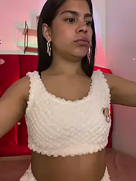 Snapshot of NINA_18_YEARS chatting on 01/30/25, 08:10 NINA 18 YEARS online show from 01/30/25, 08:10