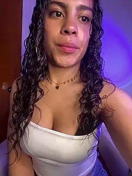 Snapshot of NINA_18_YEARS chatting on 03/19/25, 06:12 NINA 18 YEARS online show from 03/19/25, 06:12