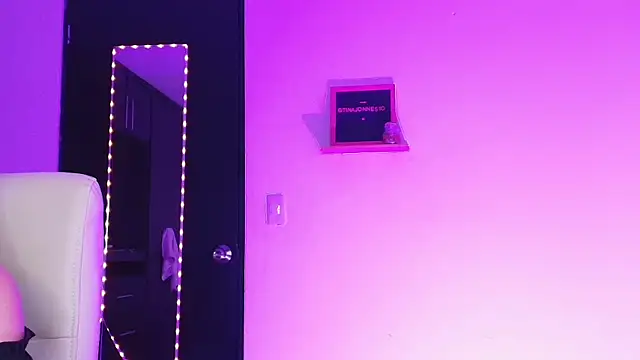 TinaJonnes  online show from 04/04/26, 01:37