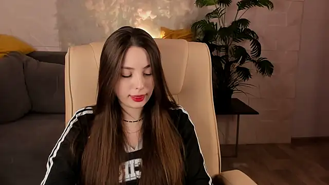 Snapshot of MoonLissa chatting on 12/20/24, 01:43 MoonLissa online show from 12/20/24, 01:43