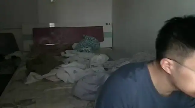 wang930115 online show from 01/10/25, 08:51