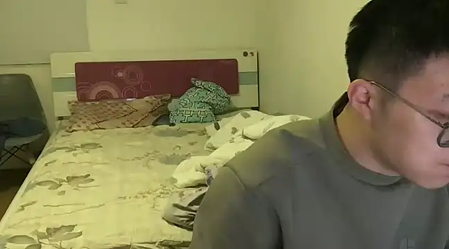 wang930115 online show from 01/10/25, 12:15