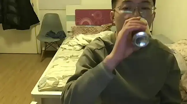 wang930115 online show from 01/11/25, 04:36