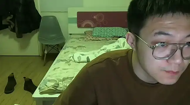 wang930115 online show from 01/24/25, 12:31