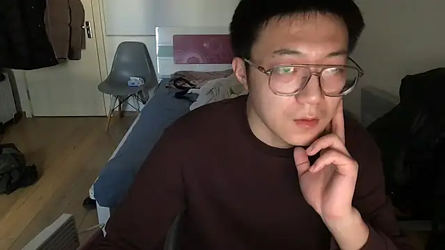 wang930115 online show from 02/13/25, 07:35