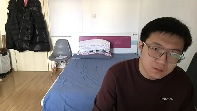 wang930115 online show from 02/19/25, 02:23