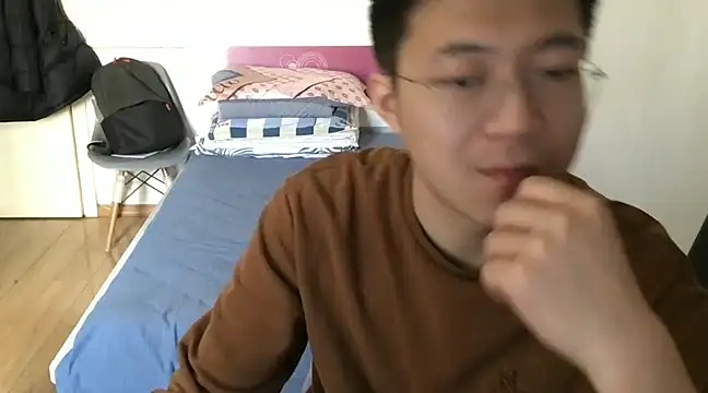 wang930115 online show from 02/28/25, 03:04