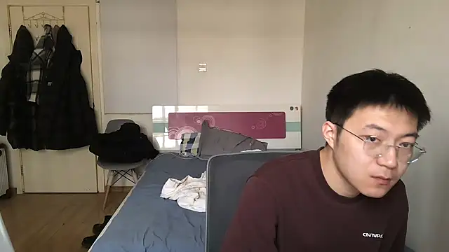 wang930115 online show from 03/10/25, 08:04