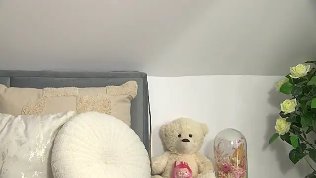 AngeliqueSkye online show from 10/23/25, 07:40