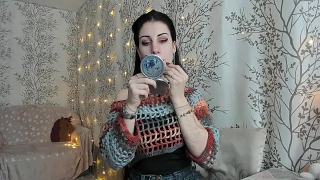 Snapshot of Mary0Lou chatting on 12/04/24, 07:06 Mary0Lou online show from 12/04/24, 07:06