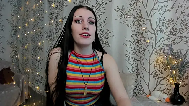 Snapshot of Mary0Lou chatting on 12/18/24, 05:26 Mary0Lou online show from 12/18/24, 05:26