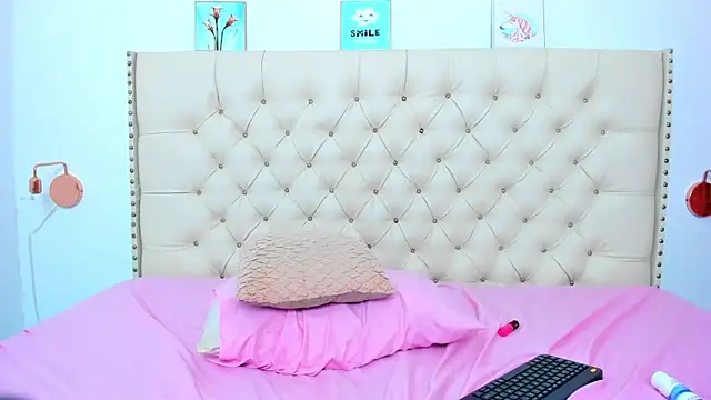 Snapshot of Kim_Eli chatting on 12/19/24, 02:01 Kim Eli online show from 12/19/24, 02:01