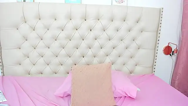 Snapshot of Kim_Eli chatting on 01/19/25, 01:43 Kim Eli online show from 01/19/25, 01:43