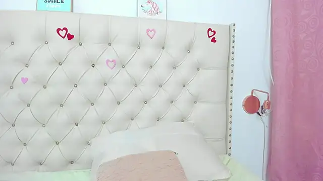 Snapshot of Kim_Eli chatting on 03/07/25, 10:54 Kim Eli online show from 03/07/25, 10:54