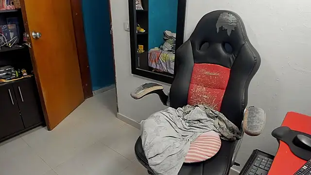 peanut tangerine online show from 12/18/25, 01:00