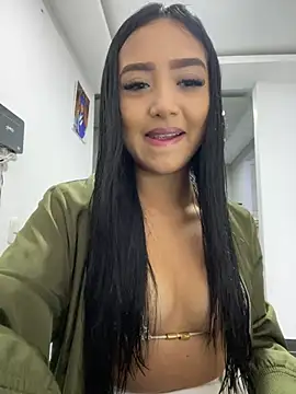 Snapshot of SOPHIACANDY19_ chatting on 01/04/25, 10:24 SOPHIACANDY19 online show from 01/04/25, 10:24