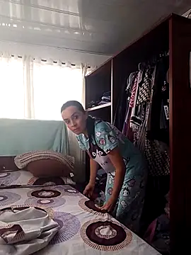 Snapshot of Samantha_Sullivan_ chatting on 10/31/25, 12:17 Samantha Sullivan online show from 10/31/25, 12:17