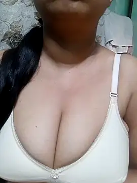 Snapshot of sajida34 chatting on 03/11/25, 12:44 sajida34 online show from 03/11/25, 12:44