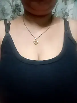 Snapshot of sajida34 chatting on 10/13/25, 11:27 sajida34 online show from 10/13/25, 11:27