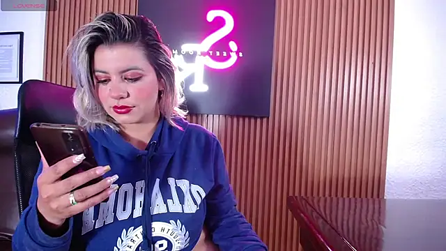 Snapshot of Candy_sr chatting on 02/26/25, 02:36 Candy sr online show from 02/26/25, 02:36