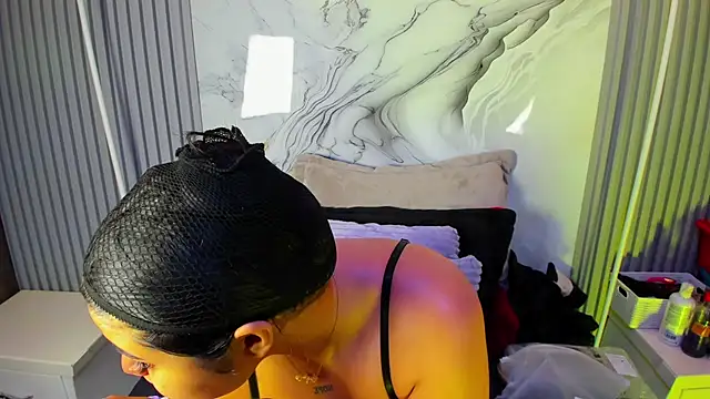 venusowen  online show from 04/23/26, 01:57