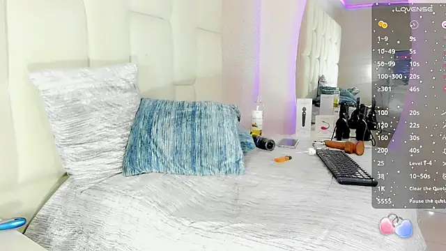 Snapshot of CatherineKnight chatting on 02/16/25, 08:43 CatherineKnight online show from 02/16/25, 08:43