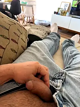 Snapshot of bomvivant2 chatting on 11/29/25, 07:17 bomvivant2 online show from 11/29/25, 07:17