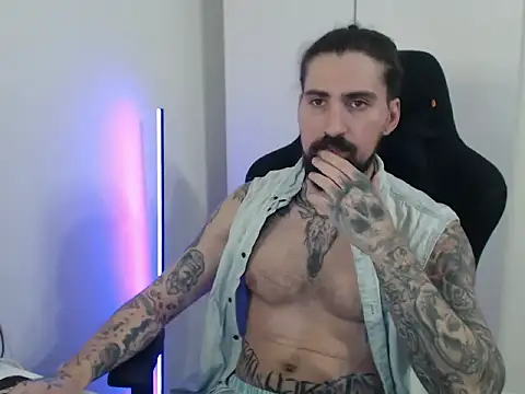 Snapshot of MateoHunk chatting on 05/07/26, 10:20 MateoHunk online show from 05/07/26, 10:20