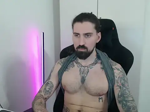 Snapshot of MateoHunk chatting on 05/15/26, 01:07 MateoHunk online show from 05/15/26, 01:07