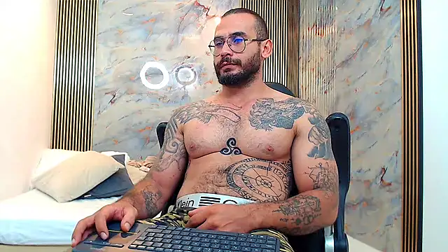 Snapshot of hanz_col chatting on 01/25/25, 04:34 hanz col online show from 01/25/25, 04:34