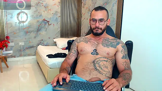 Snapshot of hanz_col chatting on 02/09/25, 03:22 hanz col online show from 02/09/25, 03:22