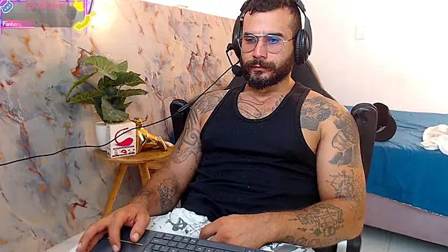 Snapshot of hanz_col chatting on 09/15/25, 08:53 hanz col online show from 09/15/25, 08:53