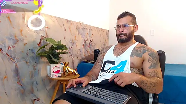 Snapshot of hanz_col chatting on 09/18/25, 12:29 hanz col online show from 09/18/25, 12:29