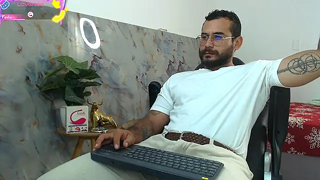 Snapshot of hanz_col chatting on 10/08/25, 03:31 hanz col online show from 10/08/25, 03:31