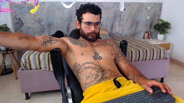 Snapshot of hanz_col chatting on 04/24/26, 03:58 hanz col online show from 04/24/26, 03:58