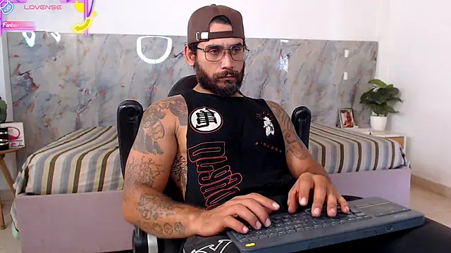 Snapshot of hanz_col chatting on 05/04/26, 04:47 hanz col online show from 05/04/26, 04:47