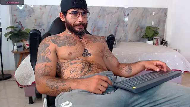 Snapshot of hanz_col chatting on 06/09/26, 05:13 hanz col online show from 06/09/26, 05:13