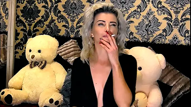 Snapshot of Aly_girl1 chatting on 12/11/24, 01:17 Aly girl1 online show from 12/11/24, 01:17