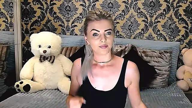 Snapshot of Aly_girl1 chatting on 02/28/25, 10:09 Aly girl1 online show from 02/28/25, 10:09