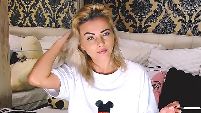 Snapshot of Aly_girl1 chatting on 10/05/25, 09:07 Aly girl1 online show from 10/05/25, 09:07