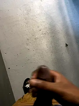 Snapshot of zeekBbc chatting on 10/31/25, 08:32 zeekBbc online show from 10/31/25, 08:32