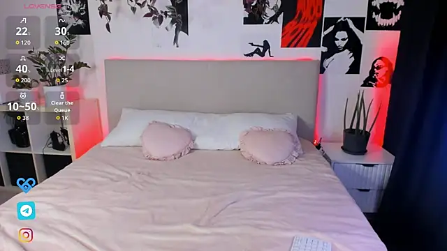 Lisa Moones online show from 10/09/25, 03:21