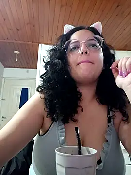 Snapshot of babyluna939 chatting on 11/16/25, 12:16 babyluna939 online show from 11/16/25, 12:16