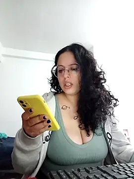 Snapshot of babyluna939 chatting on 04/28/26, 11:43 babyluna939 online show from 04/28/26, 11:43