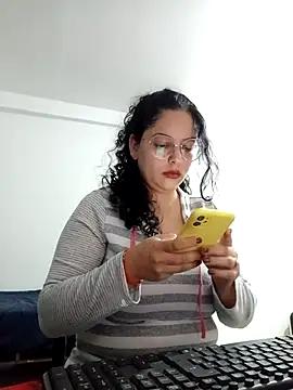 Snapshot of babyluna939 chatting on 05/01/26, 11:42 babyluna939 online show from 05/01/26, 11:42