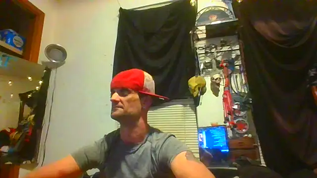 Snapshot of slinginbigD chatting on 12/26/24, 01:51 slinginbigD online show from 12/26/24, 01:51