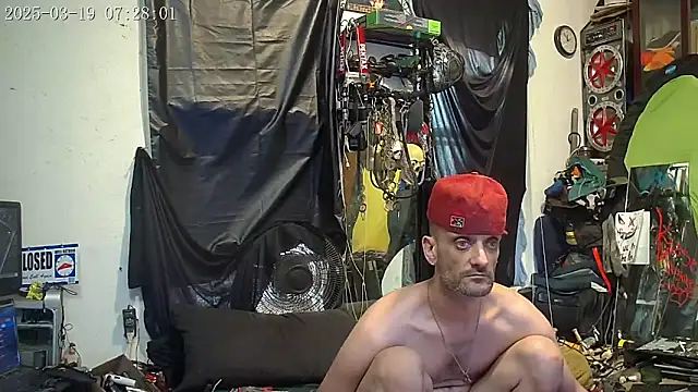 Snapshot of slinginbigD chatting on 03/19/25, 01:29 slinginbigD online show from 03/19/25, 01:29