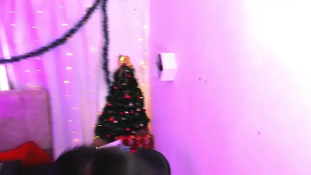 Snapshot of Little_Ivy chatting on 12/28/24, 03:59 Little Ivy online show from 12/28/24, 03:59