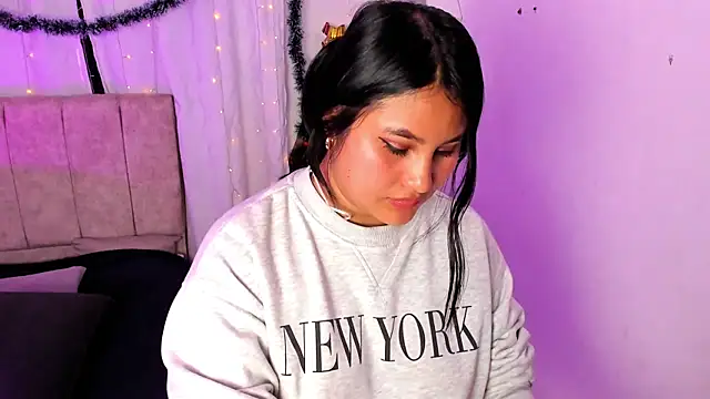 Snapshot of Little_Ivy chatting on 01/02/25, 10:11 Little Ivy online show from 01/02/25, 10:11